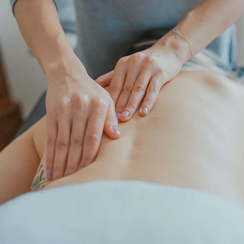 Le nursing Touch est un toucher aidant et bienveillant qui accompagne les personnes dans la maladie.