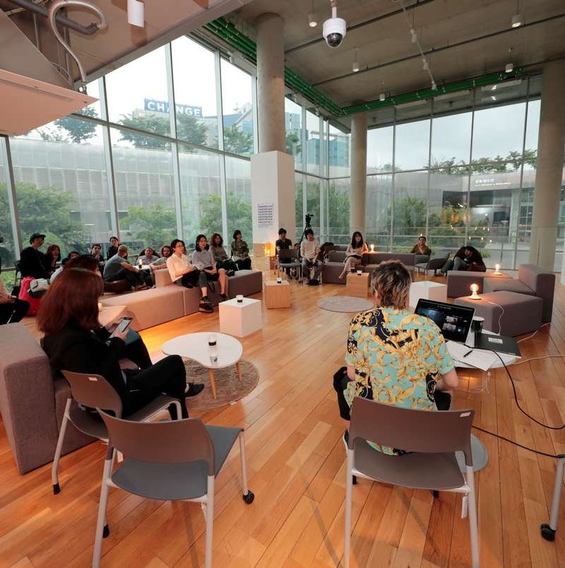 Atelier bien-être en entreprise à Toulouse, animé par Aline Cassard en Haute-Garonne : hygiène de vie, gestion du stress, auto-massages – pour sensibiliser les salariés à leur santé et améliorer leur QVCT.